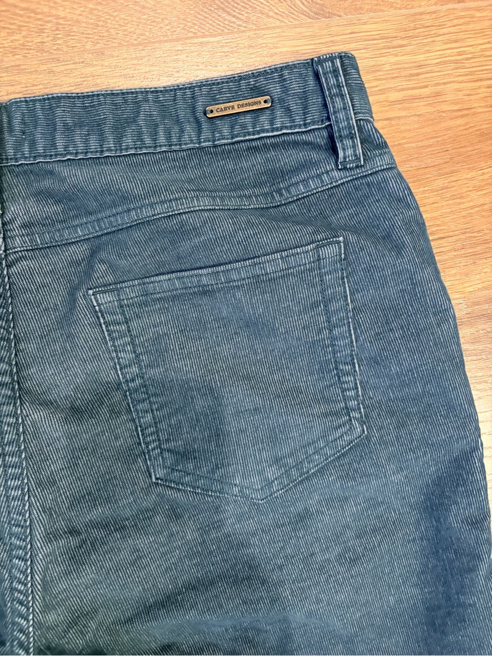 Carve Designs Oahu Blue Green Eden Corduroy Shorts 10” inseam raw seam size 6 - Picture 3 of 4